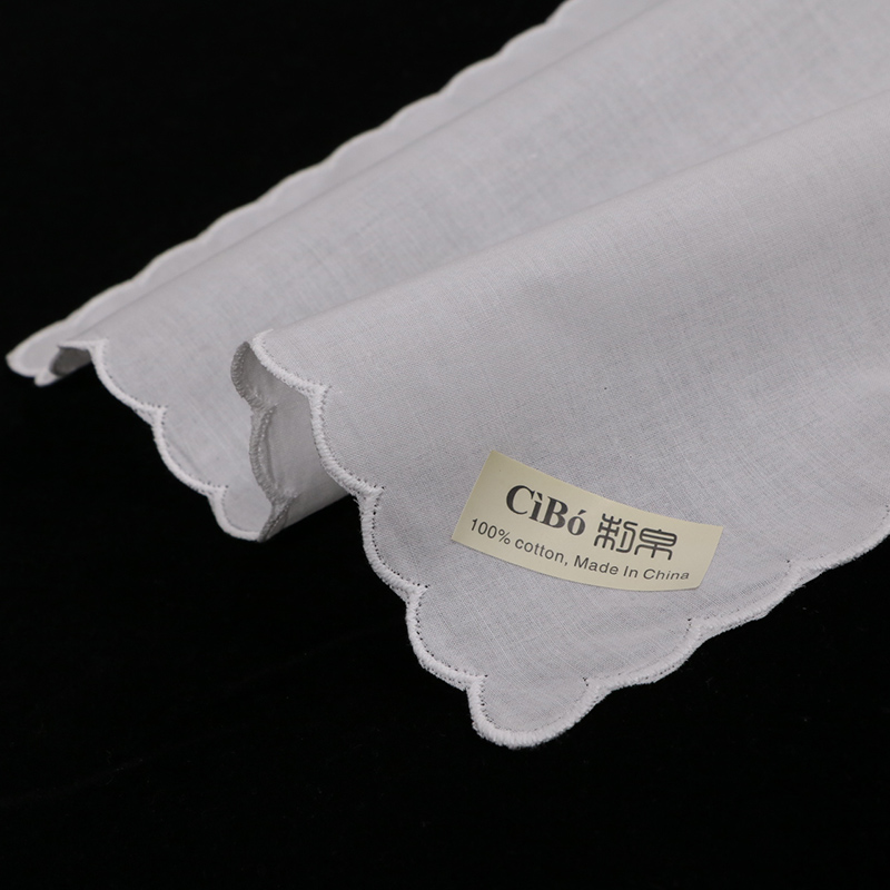 Monogrammed Handkerchief - A011 Biała bawełniana chusteczka z obszyciem,