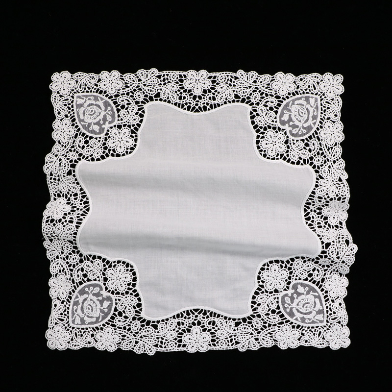 Monogrammed Handkerchief - D608 Białe bawełniane chusteczki z koronką,