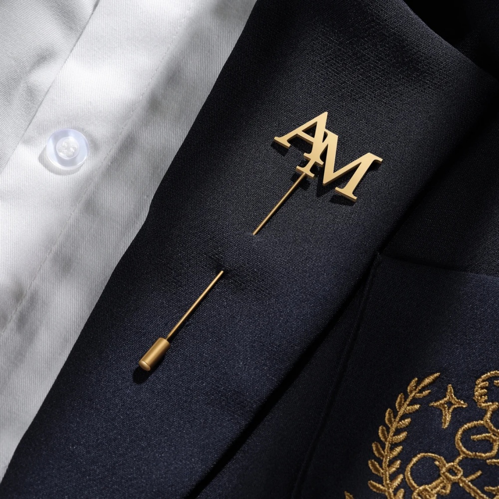 Tuxedo Lapel Pin - Broszka z Inicjałami Męska Stal Nierdzewna