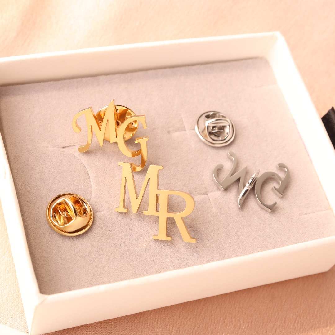 Broszka z inicjałami dla pana  – Tuxedo Lapel Pin recenzja i cena