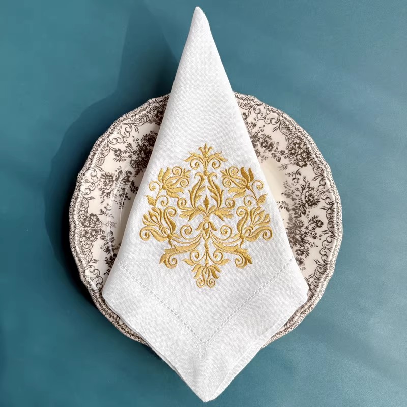 Ręcznie Haftowane Serwetki z M – Monogrammed Handkerchief recenzja i cena