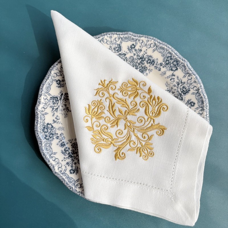 Ręcznie Haftowane Serwetki z M – Monogrammed Handkerchief recenzja i cena