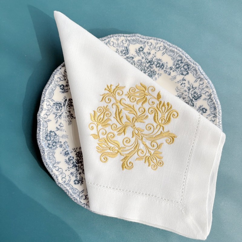 Ręcznie Haftowane Serwetki z M – Monogrammed Handkerchief recenzja i cena