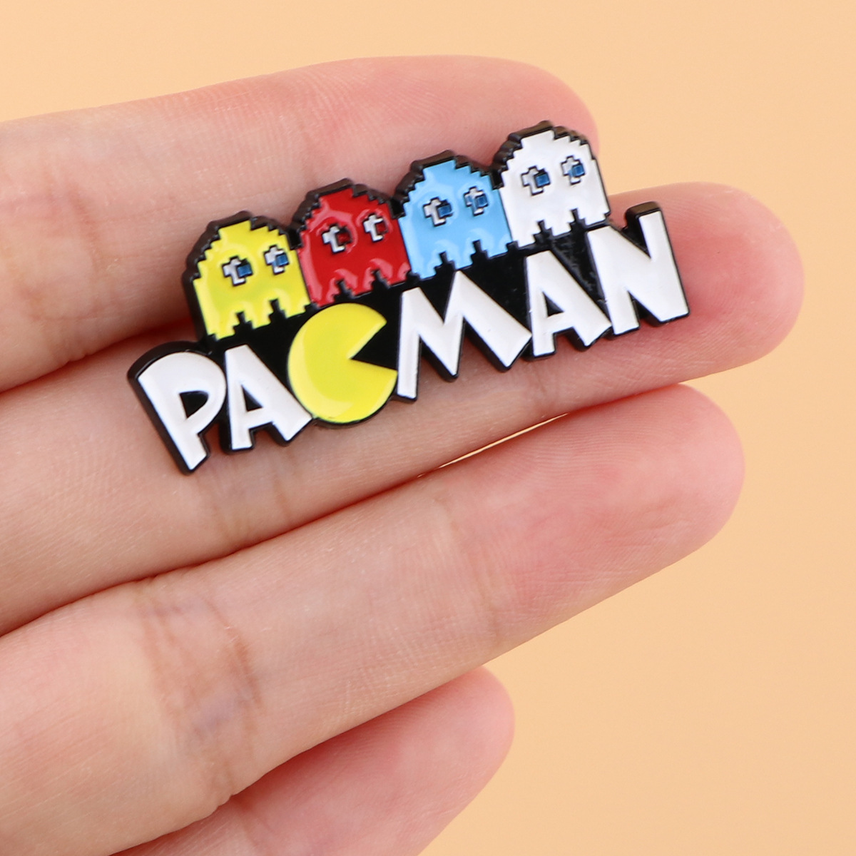 Przypinka emaliowana Pac-Man,  – Tuxedo Lapel Pin recenzja i cena