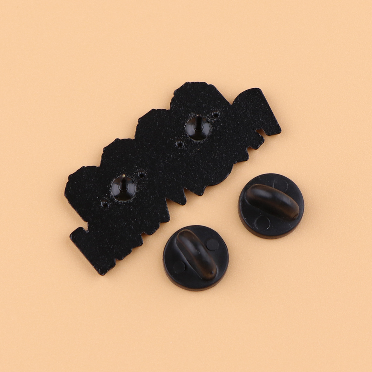 Przypinka emaliowana Pac-Man,  – Tuxedo Lapel Pin recenzja i cena